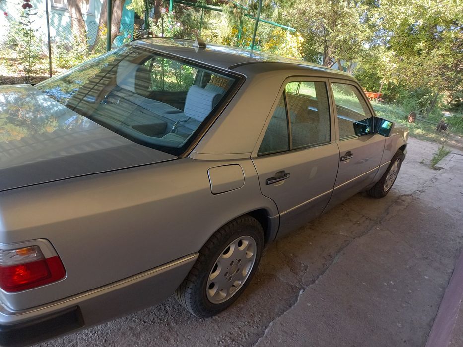 Mercedes E260 год 1992