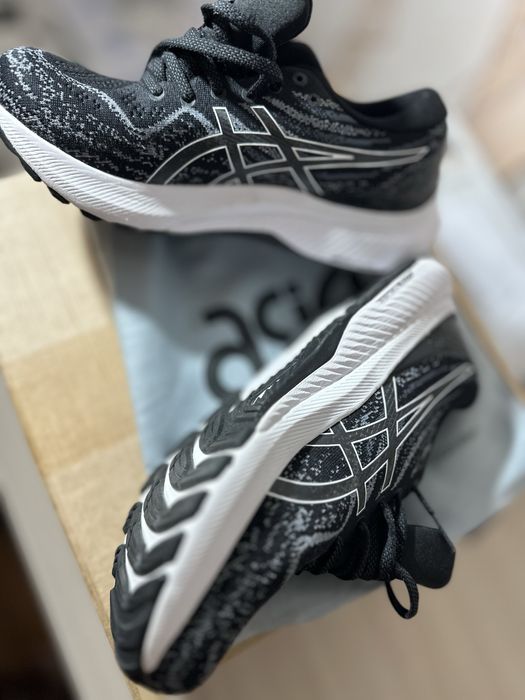 Продам кроссовки