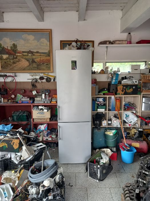Vând frigidere și mașini de spalat