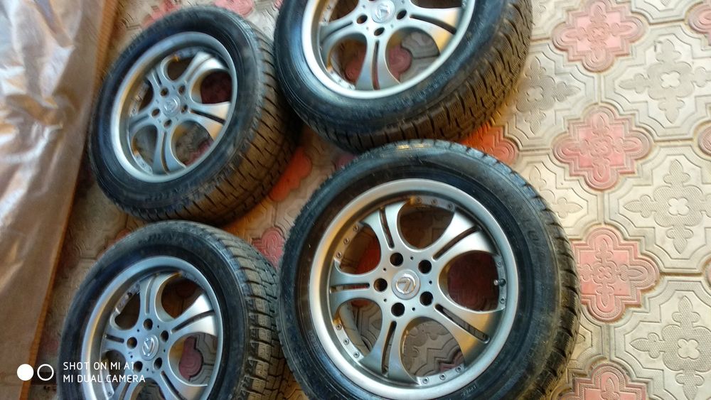 Продам диски R17 вместе с зимней резиной
