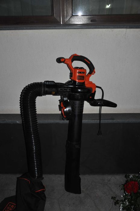 suflanta si aspirator frunze Black&Decker 3000w cu rucsac