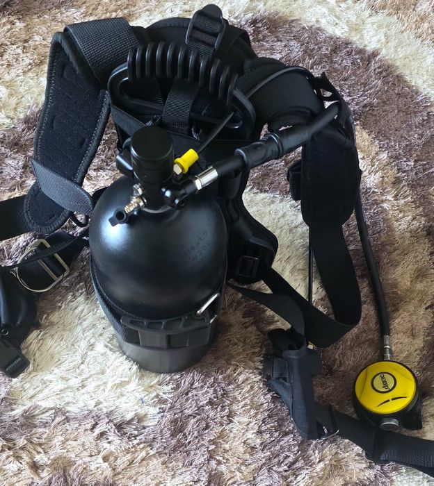 Cilindru de scufundări cu toate accesoriile necesare