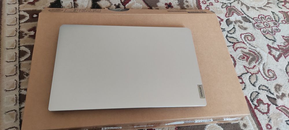 Lenovo 

RAM: 4GB

Storage: 256GB SSD

G