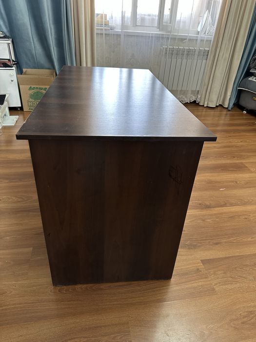 срочно продам стол и полку