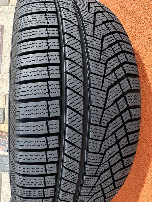 Vând set de rotii cu cauciucuri iarna  245 45 18 dot 2023