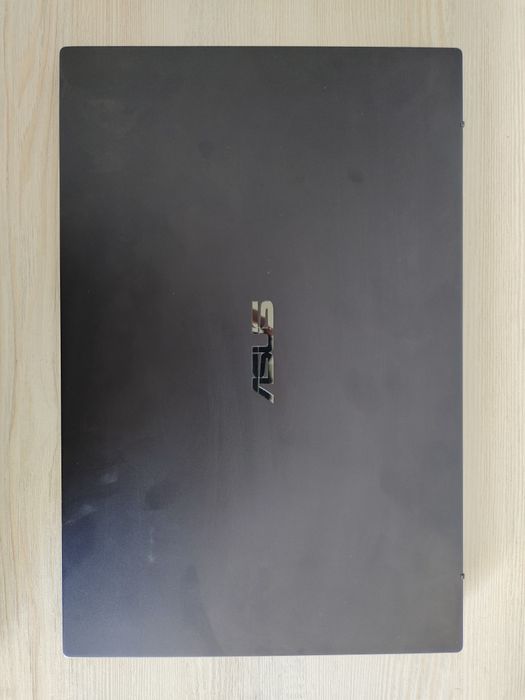 ASUS Expertbook holati ideal