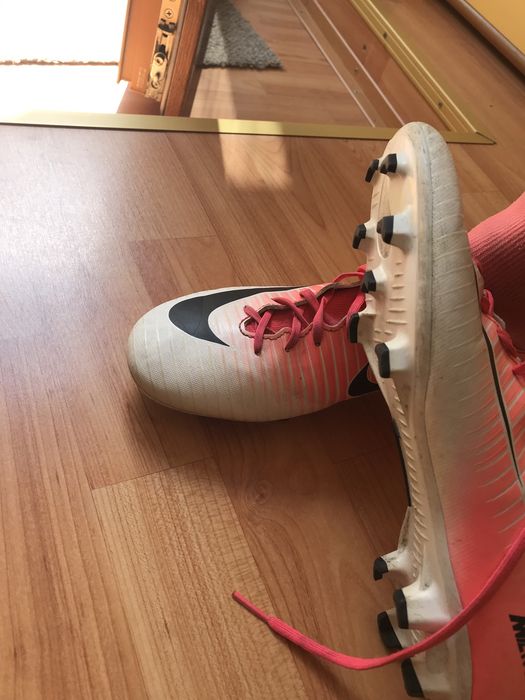 Ghete de fotbal Nike Mercurial