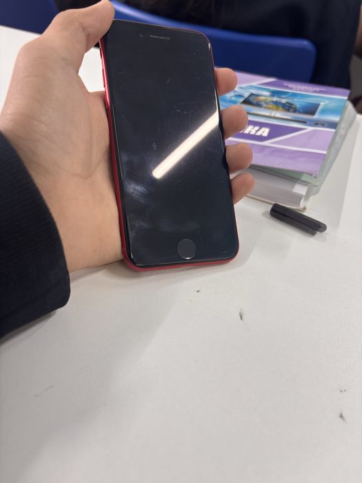 Продам Iphone 8