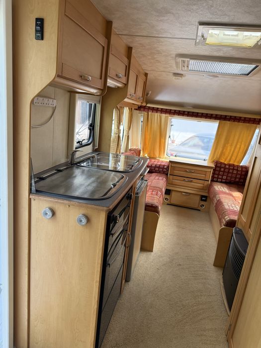 Rulota Elddis Avante 4950€ An 2005, impecabila, sistem fotovoltaic