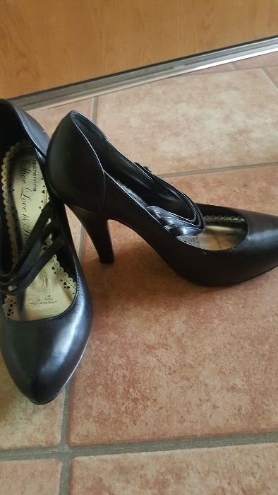 Продавам обувки внос от Великобритания