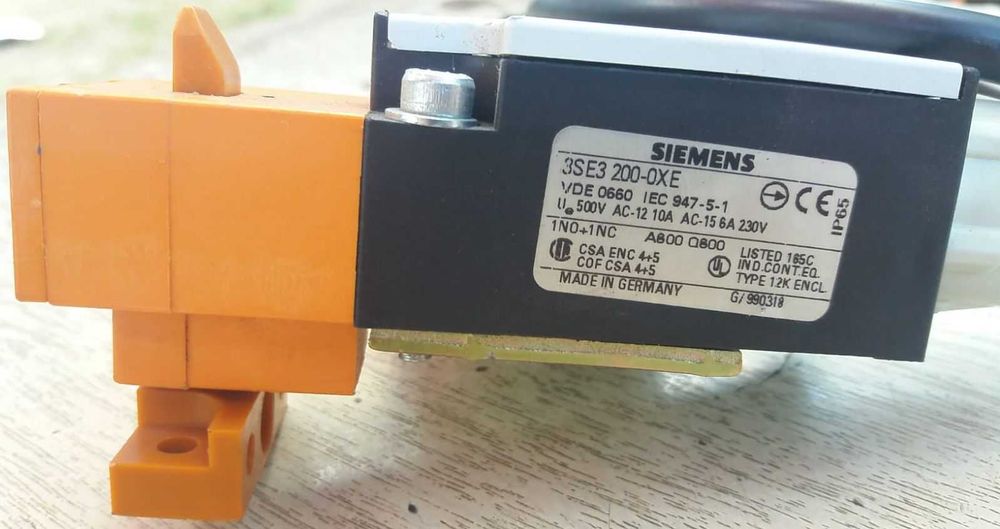 Siemens 3SE3 200-0XE Position Switch