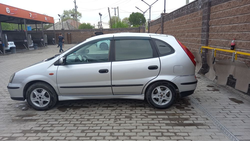 Nissan Almera Tino