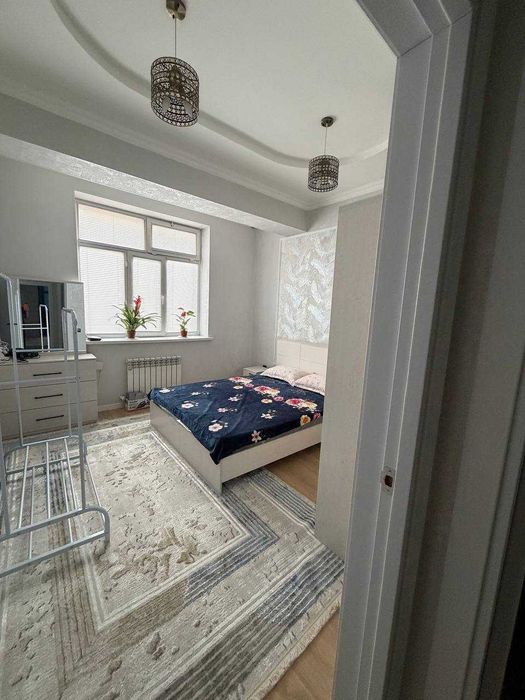 Продается квартира в Яшнабадском районе Новострой Иззат 2-х ком 1-этаж