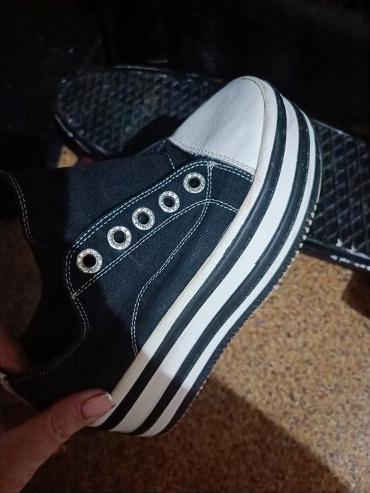 Продам детскую обувь