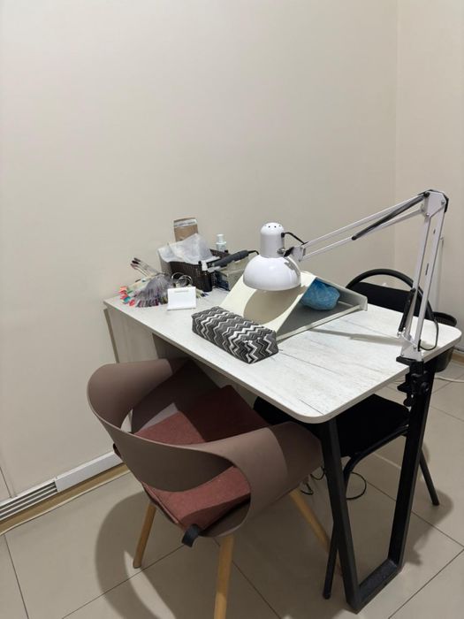 Продам маникюрный стол