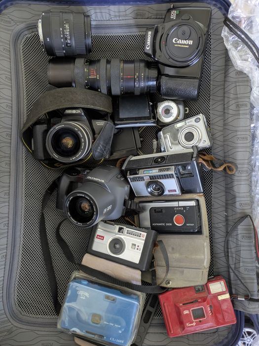 ГОЛЯМ ЛОТ Фотоапарати Canon EOS, Minolta, Olympus, Konica, Polaroid + Обективи Sigma, Canon, Minolta
