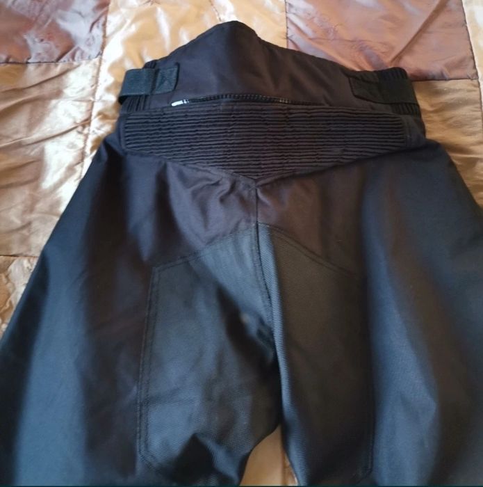 Vând pantaloni moto, waterproof