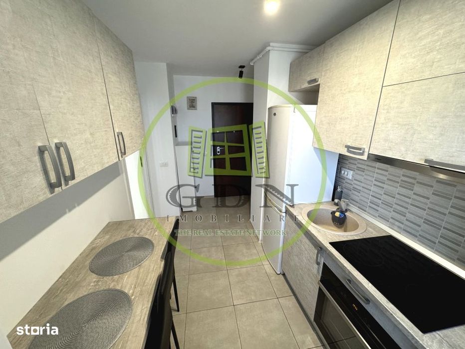 Garsoniera semidecomandata cu bucatarie separata, 39mp + balcon, compl