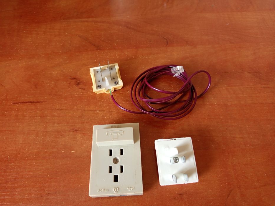 Телефон кнопочный