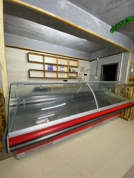 Продам витриные холодильник