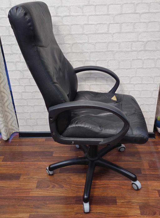 Офис стол използван