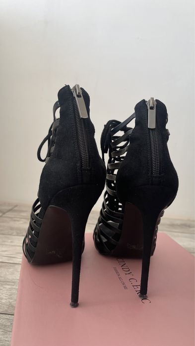 Продам босоножки