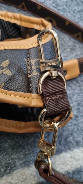 Луксозен комплект нагръдник и повод за домашни любимци.