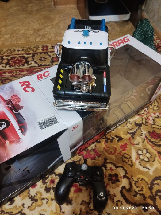 Игрушка машинка радиоуправляемая