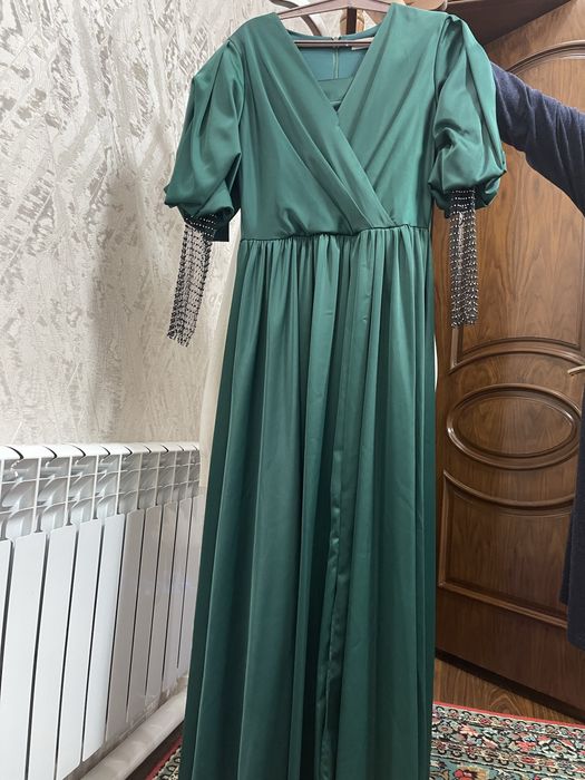 Uzun izumrud vecheeniy ko’ylak