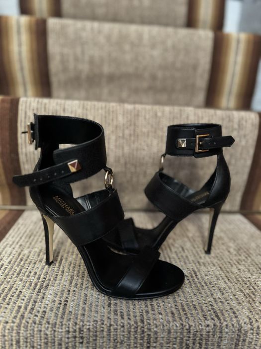 Високи токчета Michael Kors