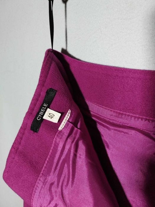 Fustă roz din stofă groasă VINDEM SI FACEM BUCURII citește descrierea