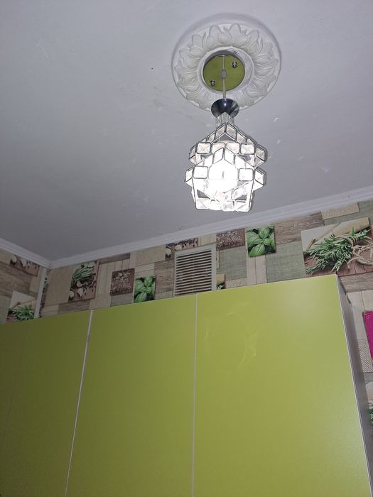 Люстра продам в хорошем состоянии