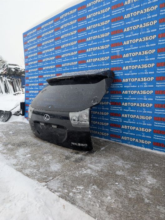 Кришка богажника на Lexus RX350.