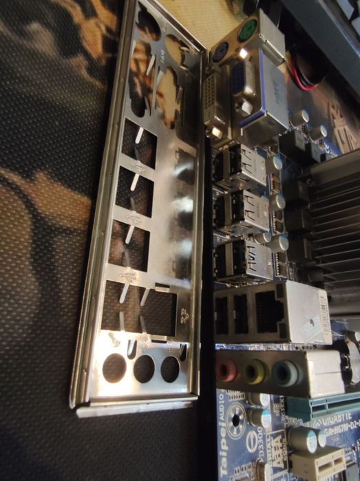 Gigabyte H67+Intel pentium+kuller