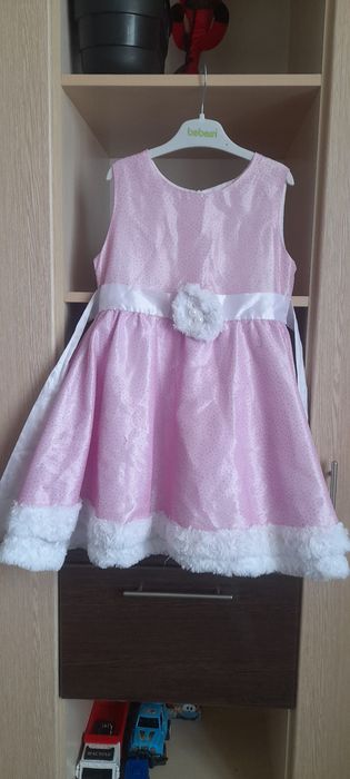 Продам платье для девочки 5-6лет
