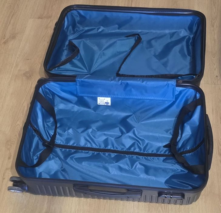 Продавам Пътнически Куфари.