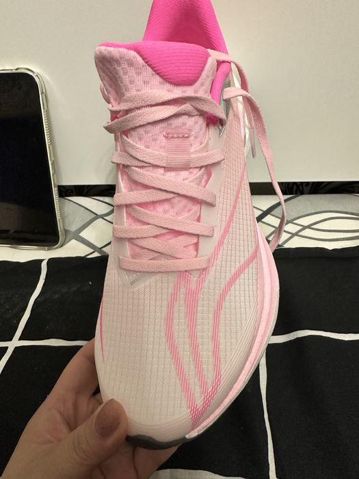 Продам беговые кроссовки Li-Ning