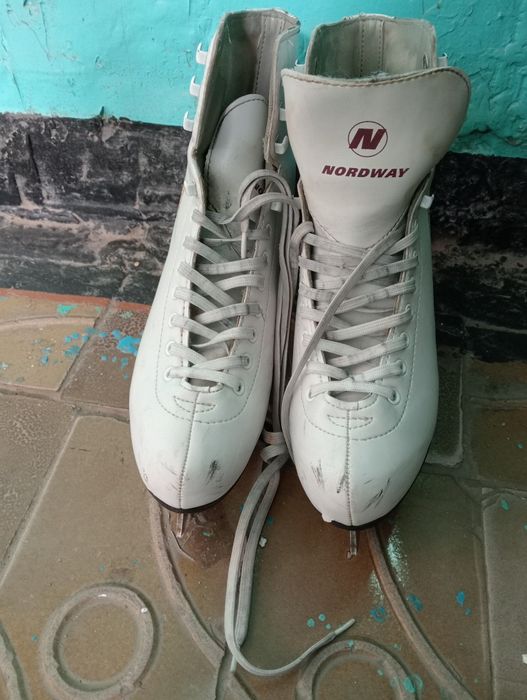 Фигурные коньки продам