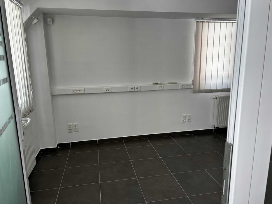 2 SPAȚII situate la PARTER: SPAȚIU 1, util 58 mp și SPAȚIU  2 (cu depozit), util 72 mp. Birourile sunt amplasate in Cladire de Birouri P+2