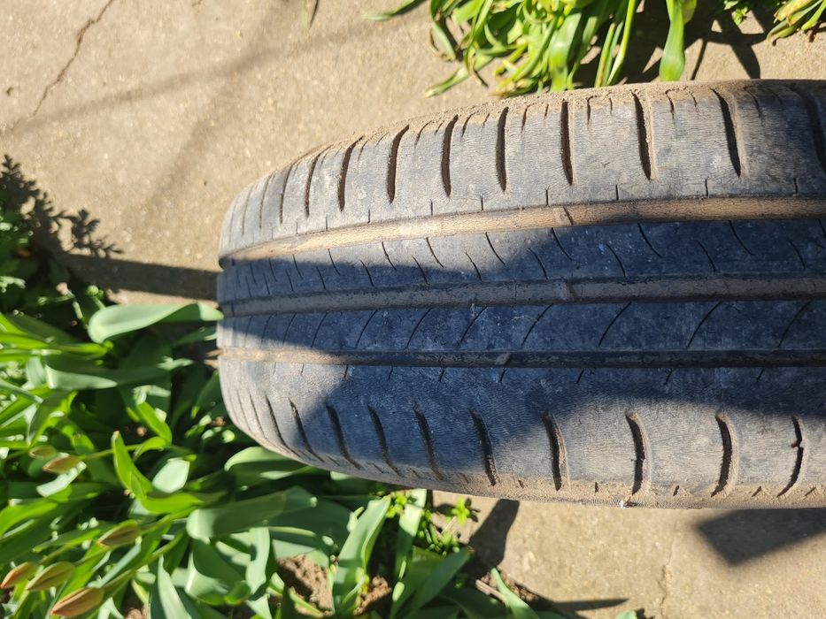 Гуми 185/65/15 . Продават се само гумите !