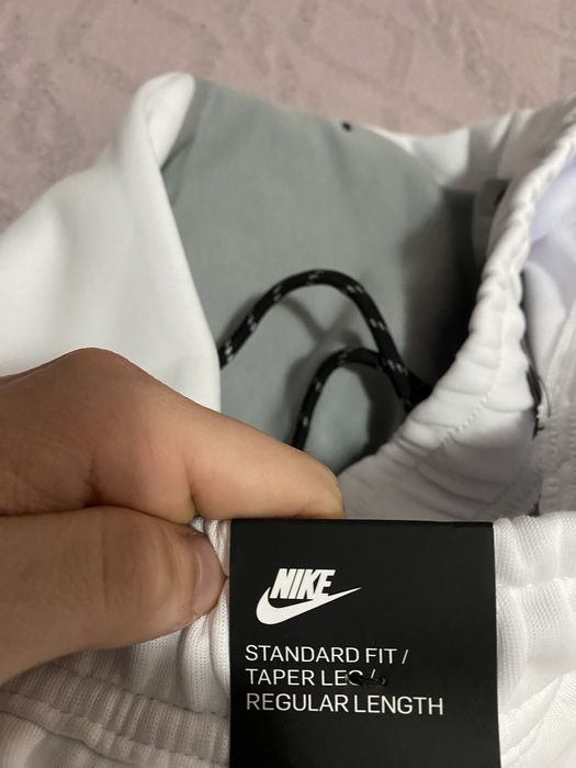 Pantaloni Nike Tech