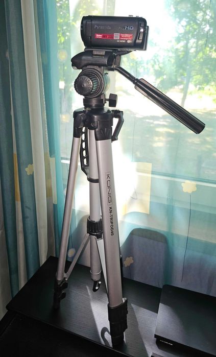 Cameră video Full HD HC-W580 + trepied și card SD 128 GB