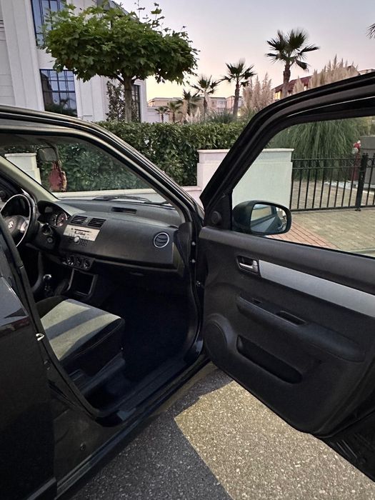 Suzuki Swift Black and White