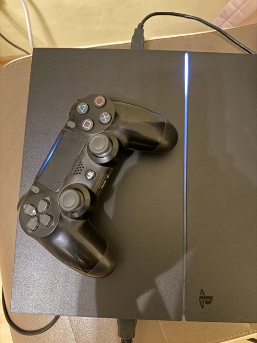 Playstation 4 + 9 игри и джойстик