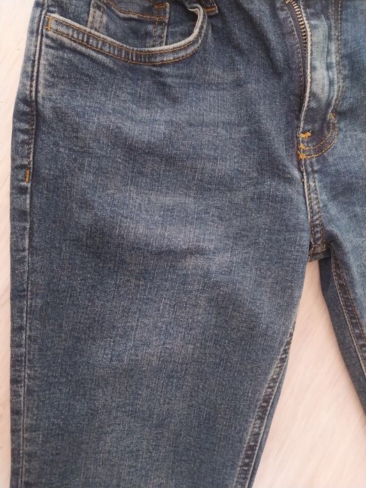 Продам  джинсы на мальчика, р.164