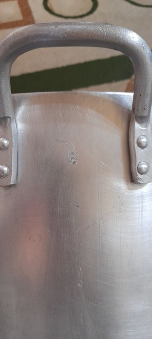 Алюминиевая кастрюля