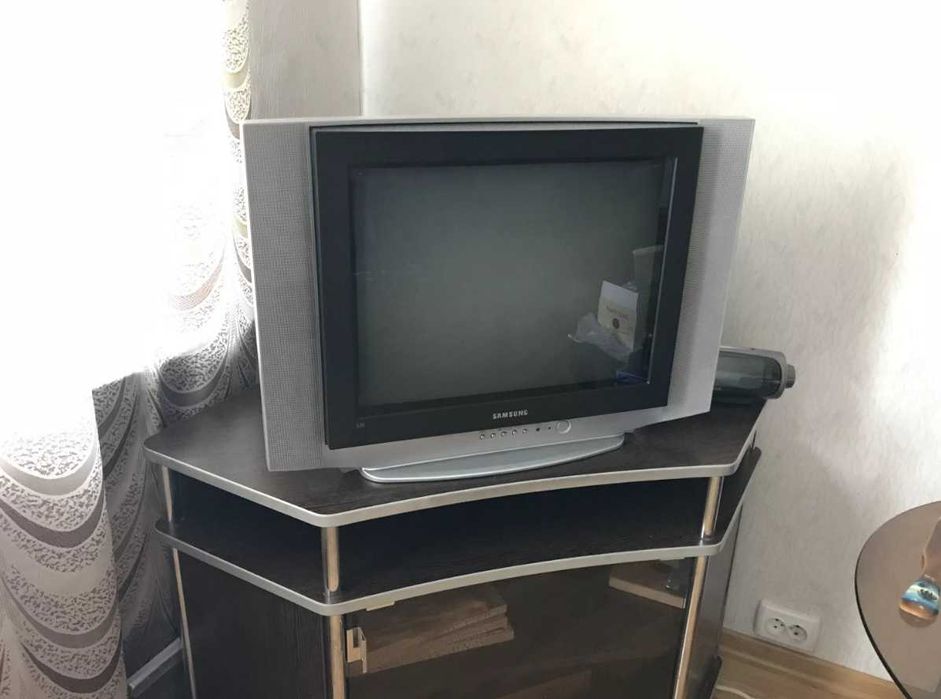 Телевизор 21" (53 см) LG + смарт ТВ приставка. Есть wi-fi, YouTube.