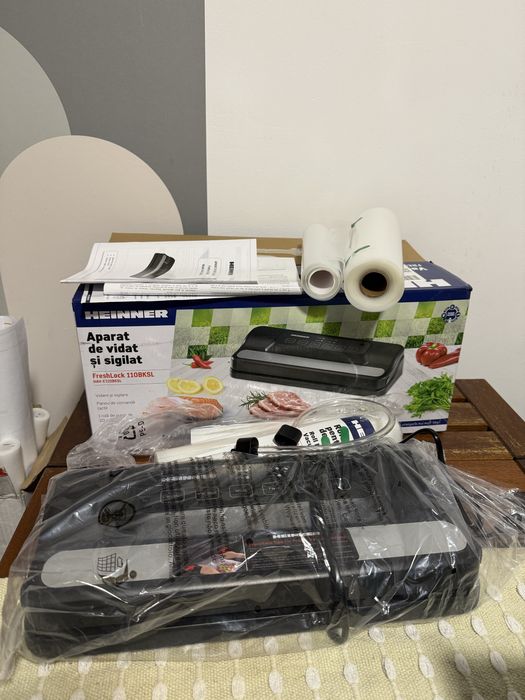 Aparat de vidat alimente folosit o data + role (3 pachete)