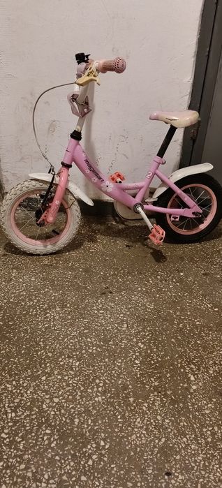 Vând bicicleta de fete