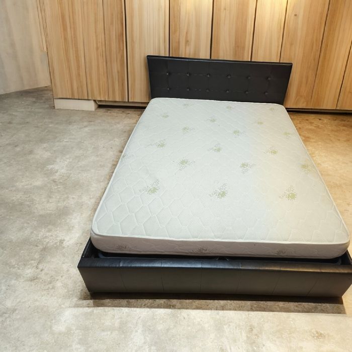 Спалня с ракла и матрак